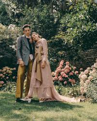 Josh o'connor (prince charles) and emma corrin (princess diana) from the crown season 4 teach us how to speak like a royal (the trick is in the ears!) and. Best Of Josh O Connor On Twitter Two New Photos Of Josh O Connor And Emma Corrin For Town And Country Magazine Https T Co Hewwec4ucl Twitter