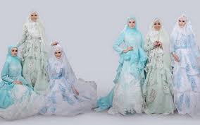 Pemain sinetron anak jalanan ini terlihat mendatangi pondok pesantren darul quran kawasan cipondoh, tangerang sebelum ayah oki setiana dewi dan ria ricis dimakamkan sore ini di kawasan pesantren tersebut. Jadi Desainer Busana Pengantin Ini Kesulitan Oki Setiana Dewi Okezone Lifestyle