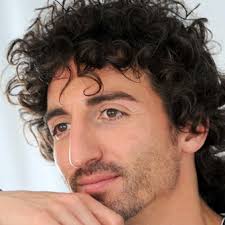 Chi l'ha accusato di vedere fantasmi dappertutto, o di tirare fuori un'epoca morta e sepolta, è convinto che strada si riferisse ai nostalgici. Biografia Di Gino Strada