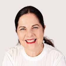 Julie Coates's Instagram, Twitter & Facebook