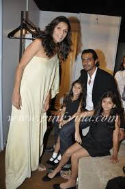 Download and use 1,000+ bollywood actress stock photos for free. 17 Bollywood Families Ideas Bollywood Bollywood Stars Bollywood Photos