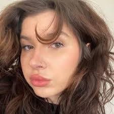 Jenny Mount's Instagram, Twitter & Facebook