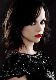 It's amazing the sweet look she really does have. Especially when she plays  a nutty nut bar like Misty Quigley lol gotta love our lady, Christina Ricci  🥰❤️❤️❤️