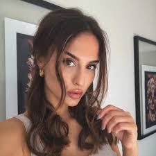 Lara Simpson's Instagram, Twitter & Facebook