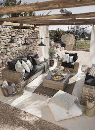 Veranda Al Sole Lo Stile Rustico Mediterraneo Si Mischia Ad Elementi Moderni Come Il Rattan E Le Design Per Patio Decorazione Da Balcone Decorazioni Cortile