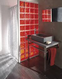 Salle De Bains Gris Argent Rouge Vitrablock Avec Images Salle De Bain Leroymerlin Salle De Bain Brique En Verre