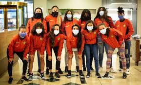 La selección argentina femenil de hockey sobre césped se prepara para la competencia en japón y el entrenador carlos retegui confirmó a las convocadas. Las Leonas Se Refuerzan Con Seis Seleccionadas Para La Superliga 2021