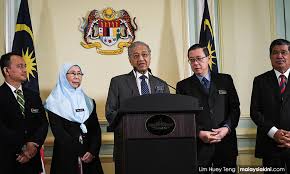 Agaknya sebab itu bab itu ada kanta pembesar, tanda pentingnya perkara ini didahulukan. 100 Hari Umno Senaraikan Mengapa Harapan Gagal Malaysiakini