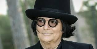 Renato Zero L Amore Sublime Audio Video Testo E Download Mp3 Del Singolo Che Anticipa L Album Zerosettanta Volumedue