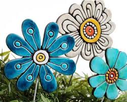 Keramik Ideen Fur Den Garten Topfern Ideen Fur Den Garten 20 Tolle Anregungen Zum Nachmachen Keramik Blumen Tonblumen Gartenkunst