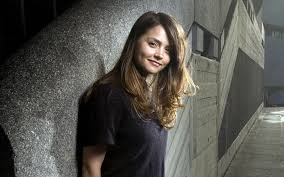 Clara oswald (also known as clara oswin oswald after her various splinters) is the sixth companion of the doctor to appear in the reboot of doctor who. Clara Oswald Jenna Louise Coleman Actress Brunette Long Hair Looking At Viewer Smiling T Shirt 1920x1200 Wallpaper Wallhaven Cc