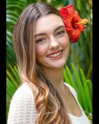 Diane Correa's Instagram, Twitter & Facebook