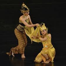 Hewan ini terkenal lincah dalam bergerak dan menggunakan bagian tubuh berupa kepala, tangan, dan kaki. Tari Kidang Kencana