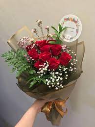 Cocok dikirimkan kepada orang tercinta di hari spesial seperti ulang tahun, anniversary, wedding, graduation, engagement. Jual Hand Bouquet Buket Bunga Mawar Merah Segar Di Lapak Pajar Bukalapak