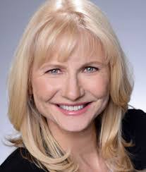 Amina Saunders's Instagram, Twitter & Facebook