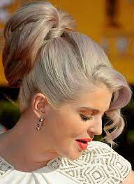 Kelly Osbourne Hairstyles Loose Ponytail With Curly Fringe Pretty Designs Kurzhaarfrisuren Kelly Osbourne Promi Frisuren