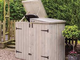 Gardurile artificiale de iederă verde pot adăuga recurs și comoditate pentru orice casă, afacere sau unitate comercială. Best Ways To Hide Wheelie Bins Saga