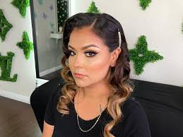 Unikly Loved Makeup Artist