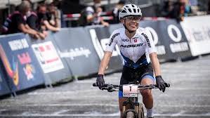 The french loana lecomte has won the 3 world cup races that have been held in 2021, which has allowed her to climb to number 1 in the uci ranking, now comes to les gets where for the first time she has the opportunity to win in front of her home crowd in the elite category. Eine 21 Jahrige Franzosin Ist Nahezu Unschlagbar Mountainbike Sportnews Bz