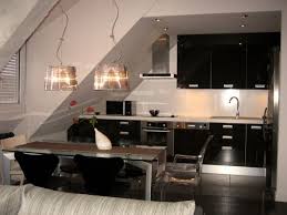 Grande Cuisine Moderne Couleur Chocolat Dans Mini Loft Cuisine Moderne Idee Deco Chambre Decoration Interieure