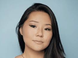 Ellie Lee's Instagram, Twitter & Facebook