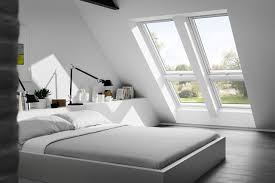 Gemutliches bett unterm dachfenster wohnung schlafzimmer im. Neue Dachfenster Fur Ihr Schlafzimmer Velux