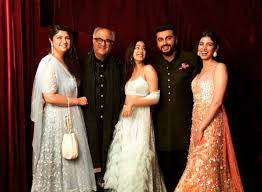 Janhvi kapoor, who is to make her bollywood debut soon, turned 21 today and as a way to pay tribute to her late mother sridevi, on her birthday, janhvi opted to visit an old age home earlier today. Jhanvi Kapoor Wiki Age Family Boyfriend Biography More Wikibio