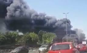 Maxi rogo a viserba nella notte: Roma Incendio E Fumo Nero La Tangenziale Va In Tilt Il Tempo
