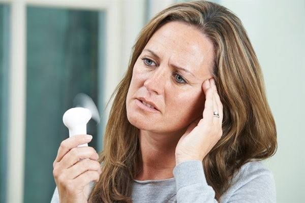 Phụ nữ bị bốc hỏa uống thuốc gì để khắc phục