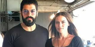 Fahriye Evcenin Olay Olan Cantasi 2020 Olay Dedikodu Balenciaga