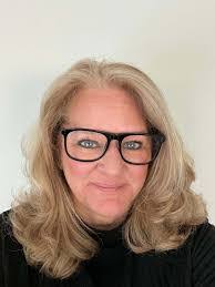 Laura Bouchard's Instagram, Twitter & Facebook