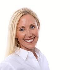 Kara Holtz's Instagram, Twitter & Facebook