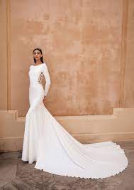 Viele frauen scheinen verwirrt zu sein, für welche art von brautkleid sie sich entscheiden sollten. Minimalistische Kleider Maximale Aufmerksamkeit Brautkleider Gesponsert Hochzeitsmode Hochzeitstrends Farben