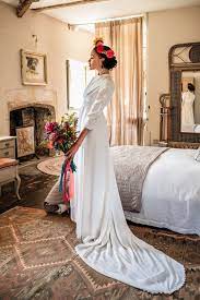 White, size 10, zipper back with lace detail and some beading throughout. Second Hand Wedding Dresses How To Buy Preloved Wedding Dresses