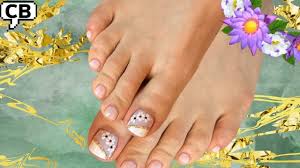 Las niñas tratan este tipo de diseños de uñas cuando van de fiesta de cumpleaños. Diseno Para Unas De Los Pies Facil Y Sencillo Youtube