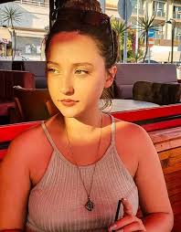 Demet akbağ ve zafer algöz türk sinemasının önemli iki usta oyuncusu birlikte yeni bir sinema filminde rol almaya hazırlanıyor.sugarworkz ve taff pictures'in görevimiz tatil 2018'de vizyona giriyor. Ask Aglatir Dizisi Oyunculari Kadrosu Ve Karakterleri