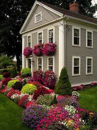 Impressive Landscaping A Lil Extreme But I Wonder If I Could Pull Off The Window Boxes Beautiful Gardens Front Yard Landscaping Dream Garden