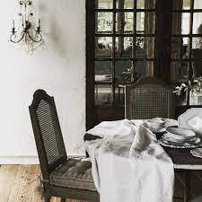 saori kurokawa on instagram 約3カ月ぶりのインスタ更新 最近 どちらかといえばシャビーシックなインテリアから卒業しがちでしたが 今日撮影でベタにクラッシックなシチュエーションを作ったら素敵でした サラグレース 家具 ビンテージ interior home