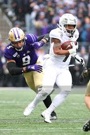 Joe tryon is on facebook. Cj Verdell Of The Oregon Ducks Runs With The Ball Against Joe Tryon Oregon Football College Football Uniforms Football Uniforms