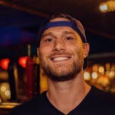 Daniel Moquin's Instagram, Twitter & Facebook