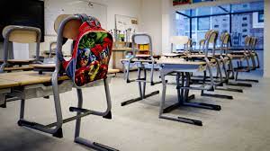 Terwijl de meeste scholen de laatste tests organiseren op 19 of 20 juni, zijn er uitschieters die er al op 18 juni mee ophouden. Alle Scholen Cafes En Restaurants Tot En Met 6 April Dicht Om Coronavirus Nos