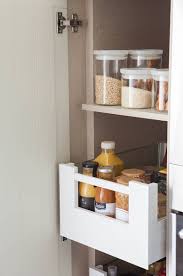 Armarios, armarios empotrados, armarios con puertas correderas, armarios esquineros, armarios a medida. Armarios De Cocina En Orden Y Bien Aprovechados