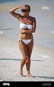 40 year old woman bikini hi-res stock photography and images - Alamy