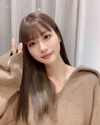 かわいすぎ めるを推さないで誰を推す 生見愛瑠の 暗髪ヘアー が話題 グノシー 髪 色 美髪 ヘアスタイリング