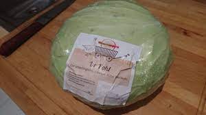 Der urkohl ist eine schon sehr alte form des weißkohls, der sehr große blätter ausbildet und sich so gut für kohlrouladen und ähnliche wickelgerichte eignet. Urkohl Flammkuchen Und Reste Pfanne Grillforum Und Bbq Www Grillsportverein De