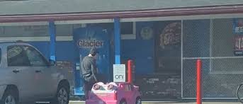 VIDEO: Young boy pulls up to store in pink battery-powered toy car