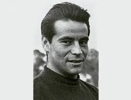 OSWALDO «CACHITO» RAMIREZ, destacado delantero del Sport Boys, luego sería  un goleador extraordinario de la selección peruana. Años después,  Presidente de la Federación Peruana de Fútbol.