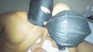 Sharing cum while kiss my wife - XNXX.COM