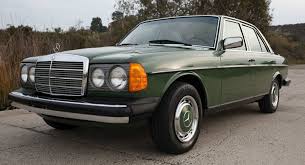 1977 mercedes benz 300d looks fantastic seller claims it only has 41k miles carscoops 1977 mercedes benz 300d looks fantastic