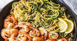 Les Crevettes Au Beurre Citronne Avec Nouilles De Courgettes Une Recette Delicieuse Prete En 10 Min R En 2020 Cuisine Poisson Recettes De Cuisine Beurre Citronne